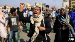 Суданда аскердик төңкөрүшкө каршы чыккан демонстранттар. 25-октябрь, 2021-жыл. Хартум. 
