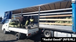 Көмүр базар. Дүйшөмбү шаарынын чети.