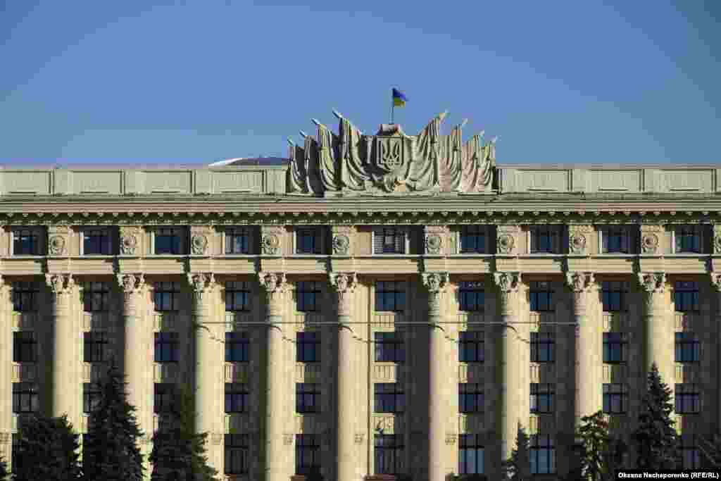 Вигляд з площі Свободи на будівлю ХОДА