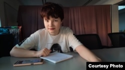 Донька вчиться онлайн