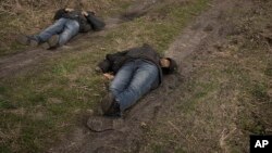 Тела убитых мирных жителей в Буче.