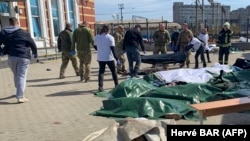 Краматорск темир жол бекетине урулган соккудан курман болгондор. 8-апрель, 2022-жыл.