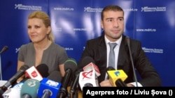 Lucian Bute a luptat pentru România, iar gala organizată pentru campionul mondial IBF la categoria supermijlocie a dus la un proces în urma căruia Elena Udrea a fost condamnată la șase ani de închisoare. Imagine cu fostul ministrul al Dezvoltării și pugilistul român, din 2010.