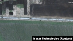 Супутниковий знімок колони російської техніки в Харківській області