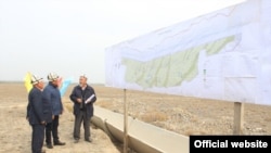 Жаратылыш кырсыктарында үйлөрү жабыркаган 75 жаранга турак жай салуу үчүн жер тилкеси бөлүнүп берилди. Баткен. 