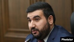 Armenia - Vahagn Aleksanian, a parliament deputy from the ruling Civil Contract party, at a news briefing in Yerevan, October 8, 2021.