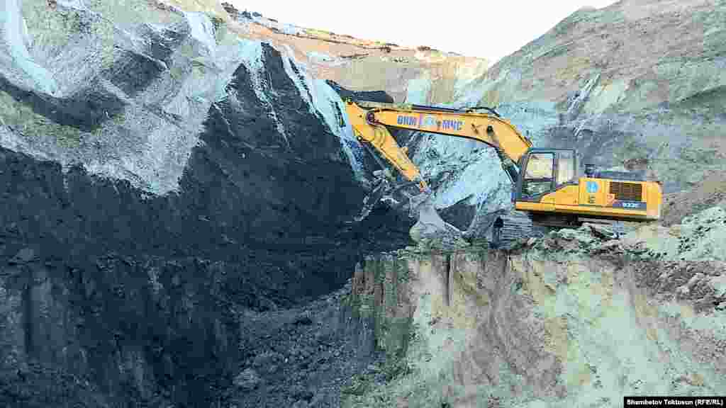 Өлкөдөгү ири көмүр казуучу Кара-Кече кенинде 400 миллион тоннадан ашык кара алтын уюп жатат.