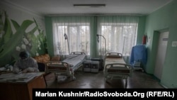 Медсестра Катерина оглядає пацієнтів