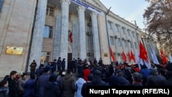 Митингующие у здания ЦИК. 29 ноября 2021 года.