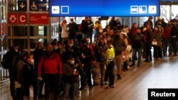 تجمع شماری از مسافران در یکی از ایستگاه‌های ریل در جمهوری چک