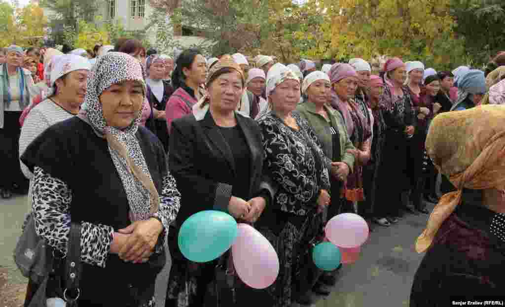 Kyrgyzstan - Kara-Suu. Procession of rural women, on the International Day of Rural Women, 15Oct2012                              