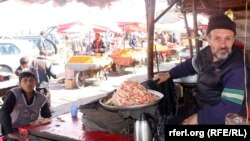 به دلیل افزایش بهای مواد خوراکی و فقر اقتصادی بسیاری از خانواده ها توان خرید مواد کافی غذایی را ندارند