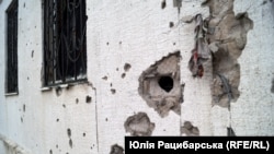 Російські снаряди влучили в магазин, в якому перебували люди. Фото ілюстративне 