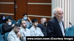تصویری از نخستین جلسه دادگاه روح‌الله عجمیان، بسیجی کشته‌شده در کرج