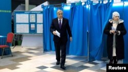 Ղազախստան - Գործող նախագահ Կասիմ-Ժոմարտ Տոկաևը քվեարկում է ընտրություններում, Աստանա, 20-ը նոյեմբերի, 2022թ.
