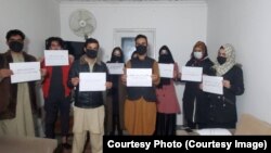 برخی از اعضای سازمان اجتماعی همدیگر پذیران افغانستان
