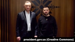 Анжей Дуда менен Владимир Зеленский.  2022-жылдын декабрында Польшанын Жешув шаарындагы жолугушуу.

