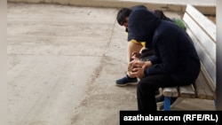 Ýetginjek oglanlar (Illýustrasiýa suraty)