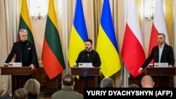 Ukrainian President Volodymyr Zelenskiy (center) at a joint press conference with Lithuanian President Gitanas Nauseda (left) and Polish President Andrzej Duda in Lviv on January 11. 