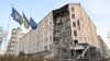 Готель у Києві, який був пошкоджений в ході повітряної атаки 31 грудня 2022 року. Щонайменше одна людина в столиці померла внаслідок російського обстрілу в той день