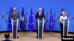 Спільна пресконференція президентки Європейської комісії Урсули фон дер Ляєн з головою Європейської ради Шарлем Мішелем і генеральним секретарем НАТО Єнсом Столтенберґом, 10 січня