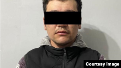 Сузакта кармалган шектүү.  Сүрөт милициядан алынды. 