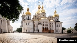 У березні закінчилася дія Договору про оренду між заповідником «Києво-Печерська лавра» та УПЦ (МП). Втім представники церкви досі повністю не покинули святиню