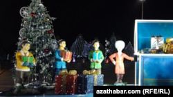 Новогодняя декорация. Туркменистан (Фото из архива)    