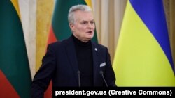 Ґітанас Науседа нагадав про перетнуті раніше червоні лінії й висловив сподівання, що й небажання надавати Україні винишувачі та далекобійні ракети теж вдасться подолати