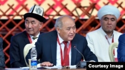 Кадыр Кошалиев на съезде Народного курултая.