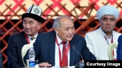Кадыр Кошалиев Элдик курултайда. 