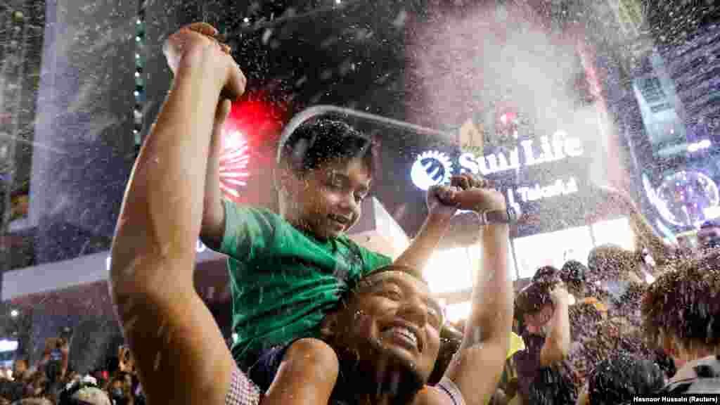 Куала-Лумпурдун тургундары.