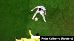 Марокко, Португалія та Іспанія виграли заявку на проведення турніру. Уругвай, Аргентина та Парагвай вибороли проведення перших трьох матчів