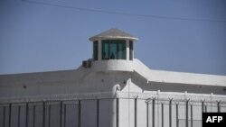 Одно из закрытых учреждений в Хотане, городе в Синьцзяне. Китайские власти называют такие учреждения центрами профессиональной подготовки, правозащитники — «лагерями перевоспитания»