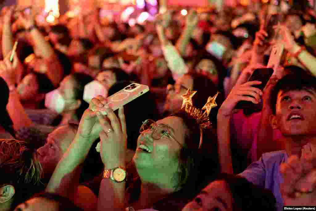 Маниланын метросунда Жаңы жылды тоскондор.&nbsp;