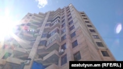 Աջափնյակի նորակառույց շենքերից մեկը