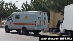 Häkimiýet wekilleri ýaşaýjylara tölegleri bäş günüň dowamynda geçirmedikleriň goşmaça töleglere sezewar ediljekdigini duýdurýarlar. (Illýustrasiýa suraty)