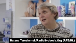 Ольга внаслідок російських обстрілів втратила ногу