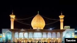 زیارت شاهچراغ در شهر شیراز ایران که در آن حملاتی نیز صورت گرفته است 