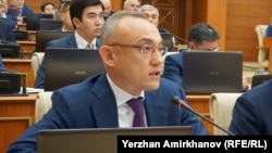 Бывший глава Нацбанка Галымжан Пирматов в мажилисе. Архивное фото