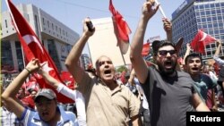 Президент Эрдогандын жактоочуларынын Анкарадагы жүрүшү. 16-июль, 2016-жыл. 