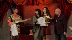 Сембер шәһәре "Нур" татар театры җитәкчесе Илиза Шәрипова бүләкләнә