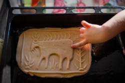 Пернікі перад тым, як адправіцца ў духавую шафу