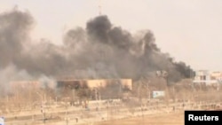 Жаңы-Өзөндүн үстүндөгү уюлгуган түтүн. 16-декабрь 2011-жыл.