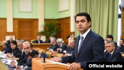 Рустам Эмомали