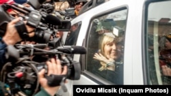 În 2015, Elena Udrea a fost arestată preventiv după ce i s-a ridicat imunitatea parlamentară și a stat în arest preventiv mai multe săptămâni.