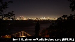 Фактично майже всі будинки у Києві відключаються за графіками, хоча є деякі винятки