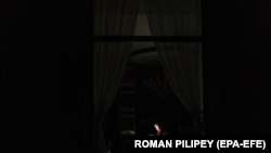 Енергетики традиційно просять особливо економити електрику з 6:00 до 11:00 та з 17:00 до 23:00