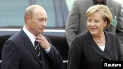 Уладзімір Пуцін і Ангела Меркель, архіўнае фота