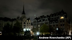 Попри зростання споживання електроенергії, що характерно для початку робочого тижня, аварійні відключення наразі ніде не застосовувалися